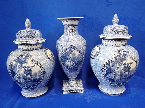 A CONTINENTAL BLUE TRANSFER PRINTED GARNITURE