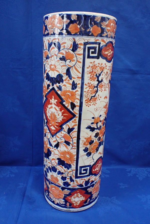 AN ORIENTAL IMARI CYLINDER STICK STAND