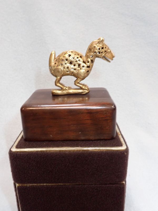 MODERN GILDED BRONZE DOG-LIKE CREATURE