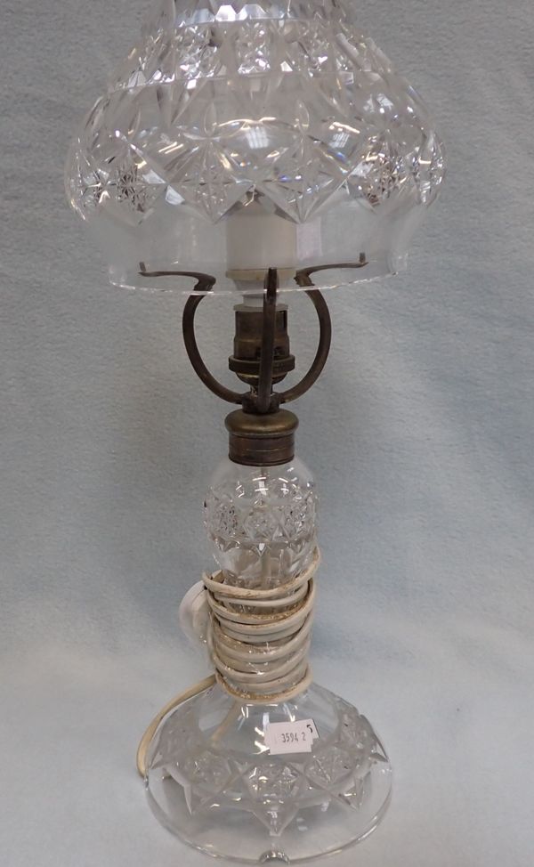 A CUT GLASS TABLE LAMP, WITH PLATED FITTING