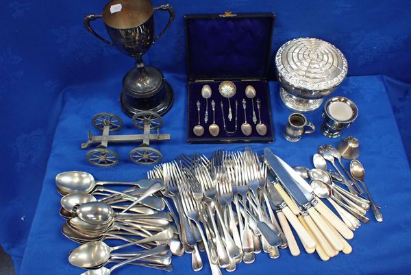 A CASED SET OF SIX SILVER 'APOSTLE' TEASPOONS, TONGS AND SIFTER