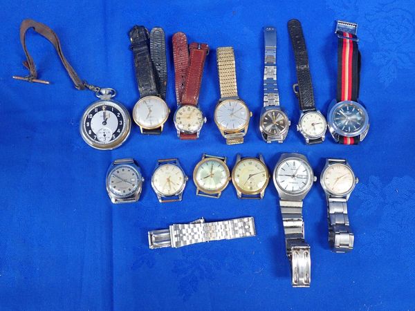 A QUANTITY OF WATCHES, MOSTLY MECHANICAL