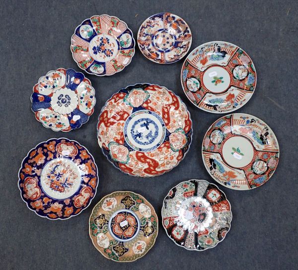 A COLLECTION OF NINE JAPANESE IMARI DISHES