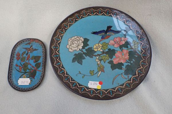 A CLOISONNE PLATE WITH KINGFISHER DECORATION