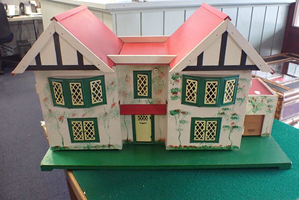 A VINTAGE TRIANG STYLE DOLLS HOUSE, WITH GARAGE