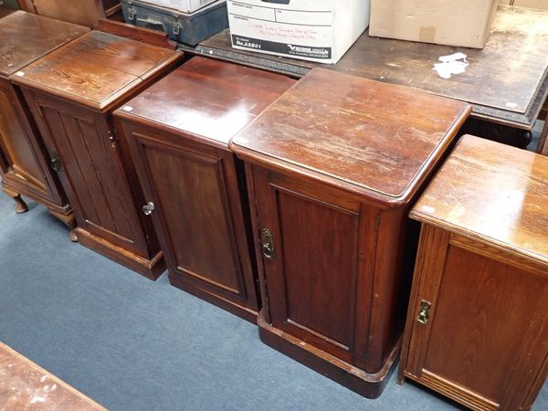 AN EDWARDIAN MAHOGANY POT CUPBOARD