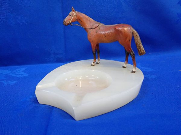 ASPREY LONDON: AN ONYX ASHTRAY MOUNTED WITH A COLD-PAINTED BRONZE HORSE