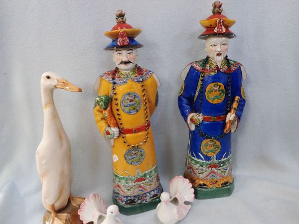 A PAIR OF CHINESE CERAMIC FIGURES OF ELDERS