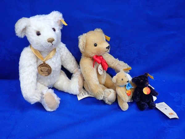 FOUR MODERN STEIFF BEARS