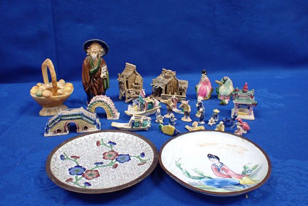 A COLLECTION OF SMALL CERAMIC ORIENTAL ITEMS