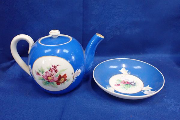 A 19TH CENTURY RUSSIAN TEAPOT, GARDNER FACTORY, WITH FRENCH STYLE FLORAL DECORATION