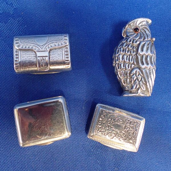 A NOVELTY WHITE METAL OWL VESTA, CASE