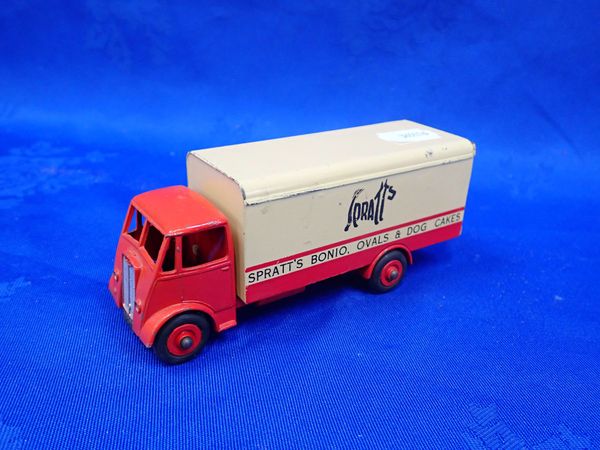 DINKY GUY SPRATTS LORRY 917