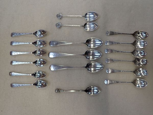 A COLLECTION OF SILVER TEA SPOONS