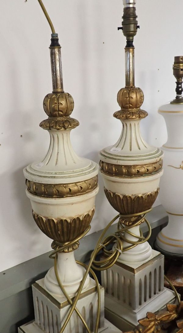 A PAIR OF NEOCLASSICAL TABLE LAMPS