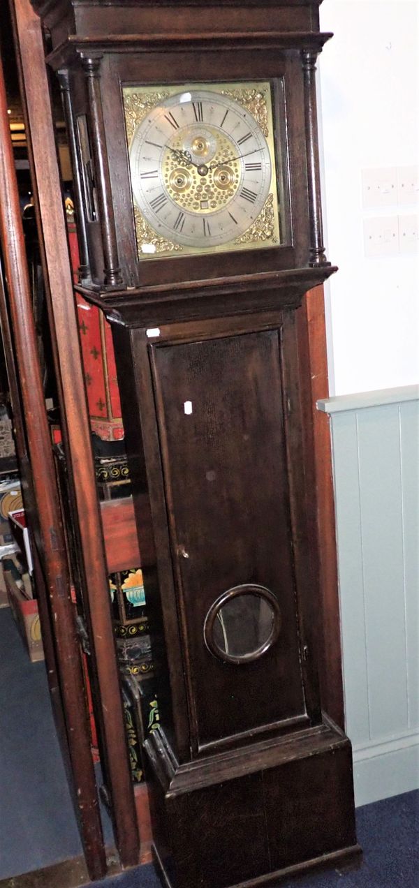 AN OAK-CASED EIGHT-DAY LONGCASE CLOCK, THE 30CM DIAL SIGNED 'DANIEL SIMONDS 1723'