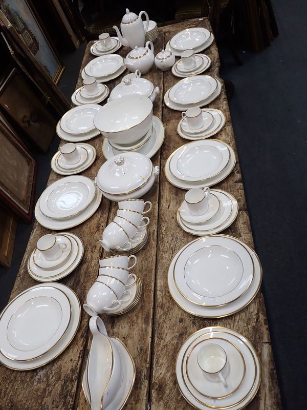 A WEDGWOOD 'CALIFORNIA' DINNER SERVICE FOR EIGHT SETTINGS