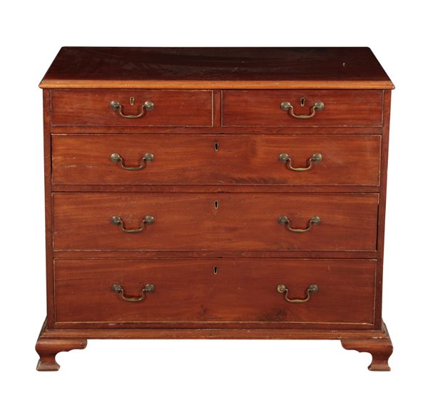 A GEORGE III MAHOGANY CHEST OF DRAWERS