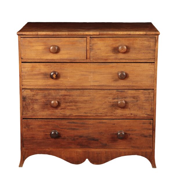 A VICTORIAN MAHOGANY CHEST OF DRAWERS