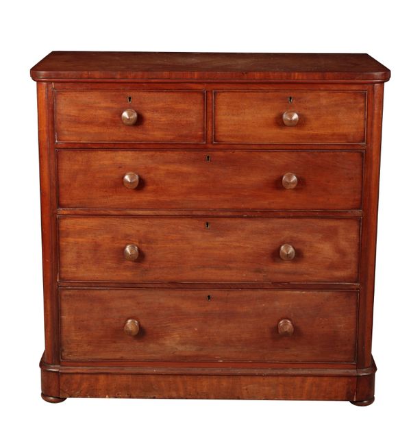 A VICTORIAN MAHOGANY CHEST OF DRAWERS