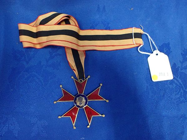 A NAZI STYLE ENAMELLED AWARD STAR