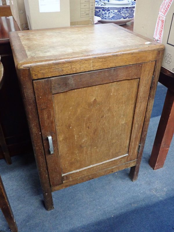 A 20TH CENTURY OAK AND PLYWOOD CUPBOARD