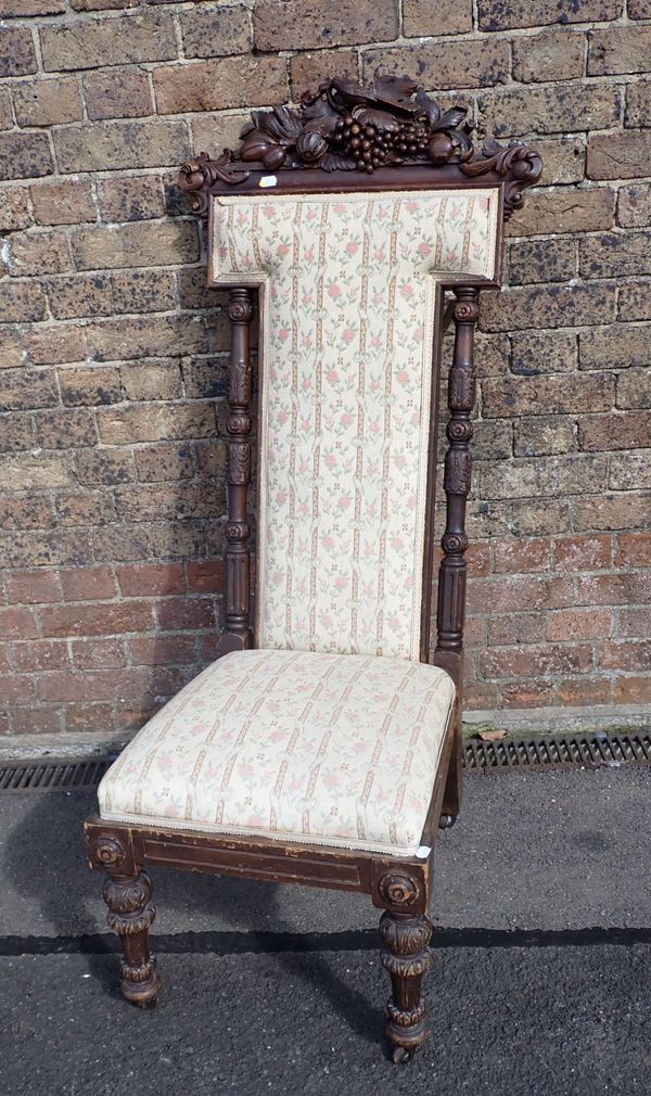 A VICTORIAN OAK PRIE-DIEU CHAIR