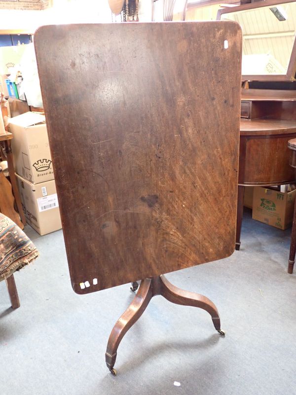 A  19TH CENTURY MAHOGANY TILT-TOP BREAKFAST TABLE