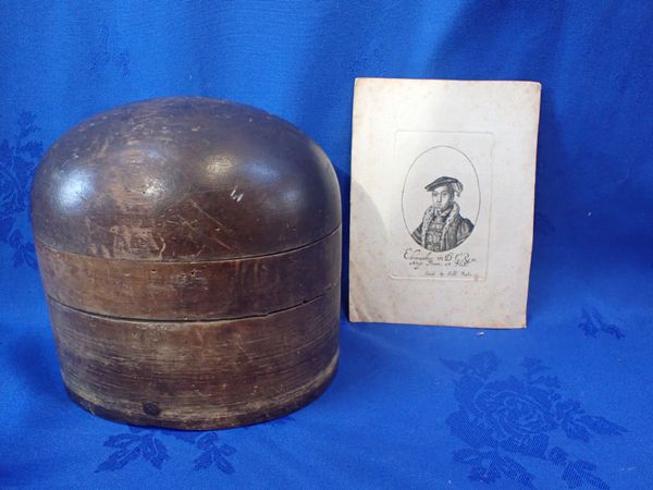 A VINTAGE WOODEN HAT BLOCK