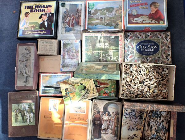 AN EARLY 20TH CENTURY SET OF RAILWAY PICTURE BLOCKS AND JIG-SAW PUZZLES