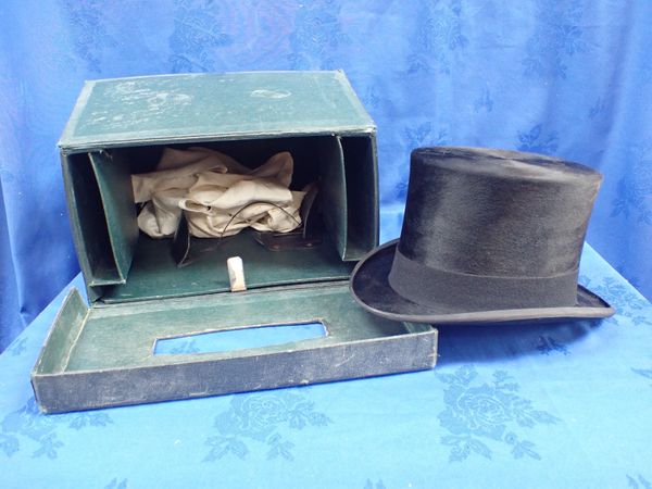 AN AUSTIN REED LTD TOP HAT WITH TRAVELLING CASE