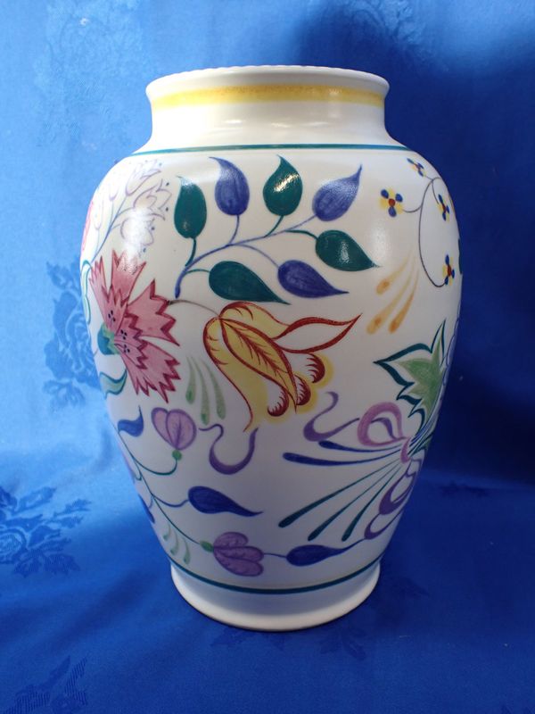 A POOLE POTTERY VASE WITH TRADITIONAL DECORATION