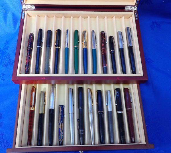 A COLLECTION OF VINTAGE FOUNTAIN PENS