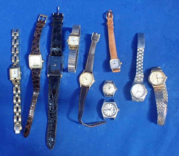 A QUANTITY OF LADIES WRIST WATCHES