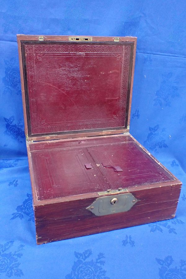 A WILLIAM IV TRAVELLING WRITING BOX, WITH SILVER INKWELL AND SILVER LIDDED BOX