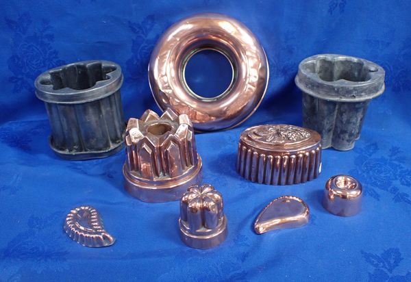 A COLLECTION OF 19TH CENTURY AND LATER COPPER  AND PEWTER FOOD MOULDS