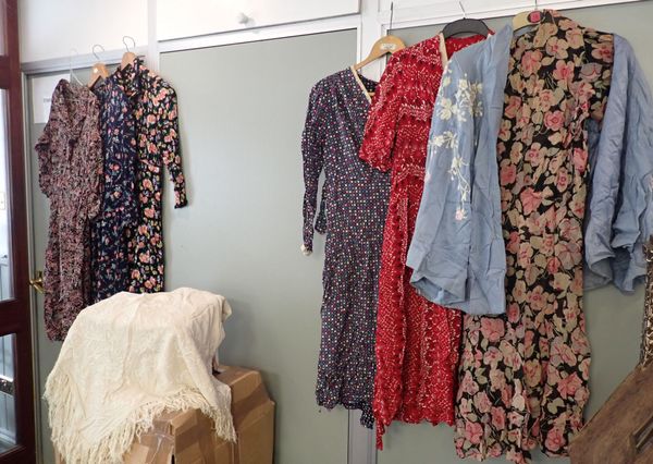 A COLLECTION OF VINTAGE DRESS