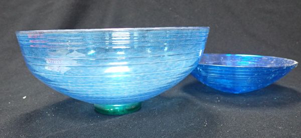 ART GLASS BOWL BY RICHARD PRICE