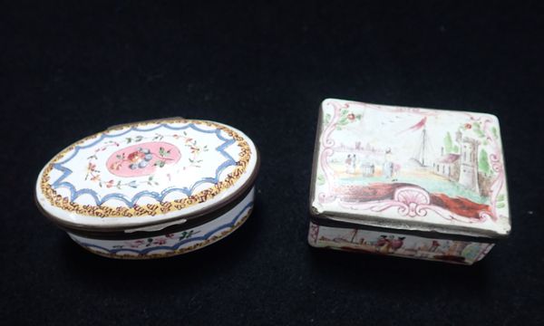 AN 18th CENTURY ENAMEL SNUFF BOX