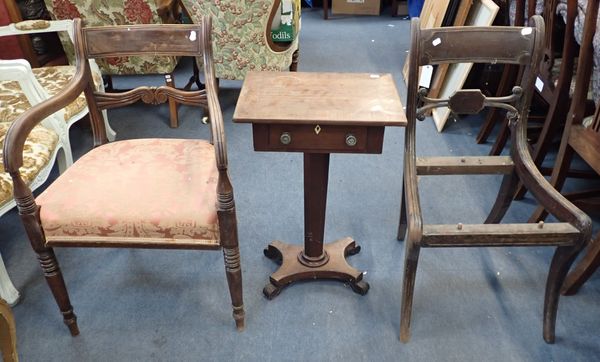 AN EARLY 19th CENTURY SMALL PEDESTAL TABLE, FITTED A DRAWER
