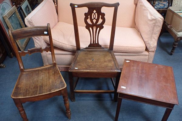 A GEORGE III COUNTRY CHIPPENDALE DINING CHAIR WITH PIERCED SPLAT