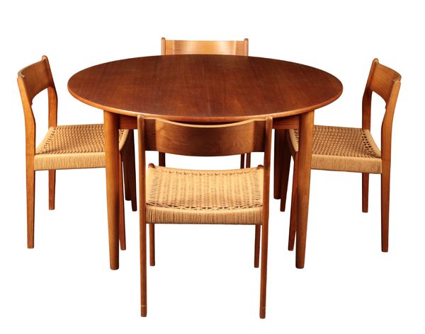 A 1960'S/70'S DANISH DESIGN EXTENDING DINING TABLE AND SIX CHAIRS