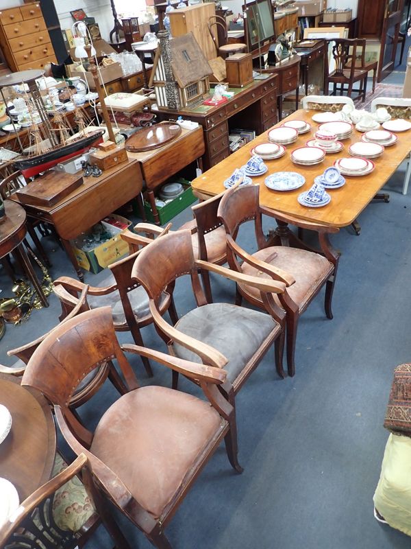 A REGENCY STYLE TWIN-PEDESTAL EXTENDING DINING TABLE