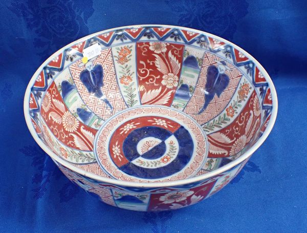 A JAPANESE 'IMARI' BOWL