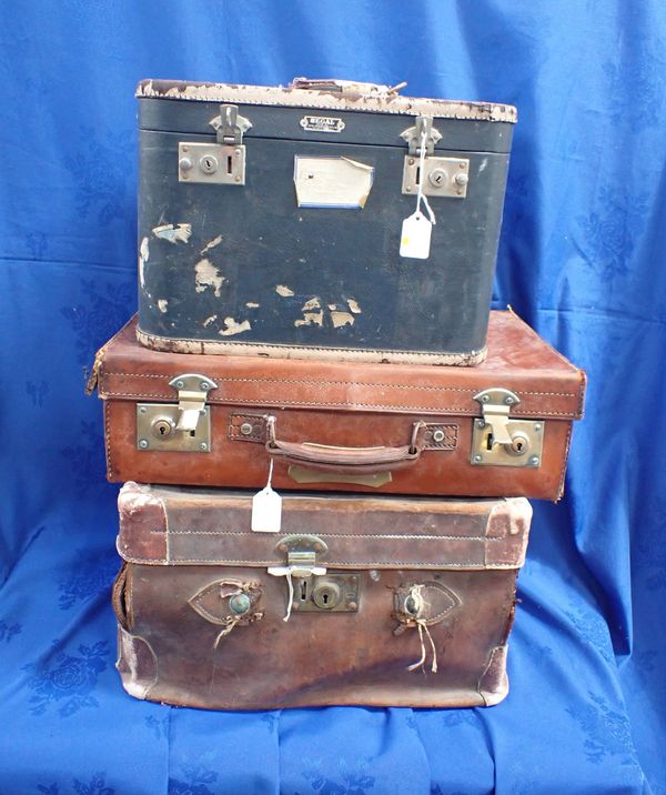A LEATHER SUITCASE WITH BRASS FITTINGS