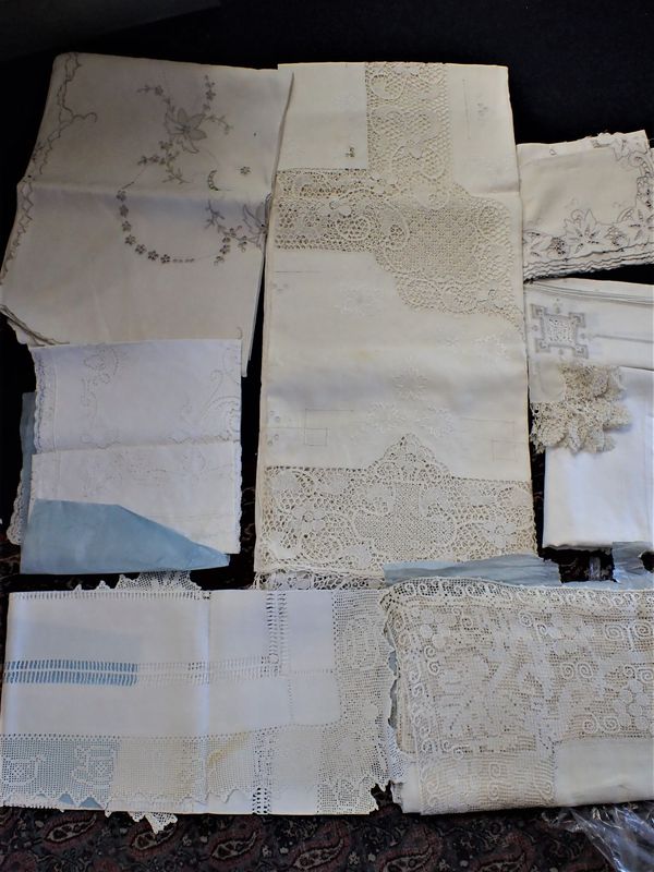 A COLLECTION OF VINTAGE TABLE LINEN