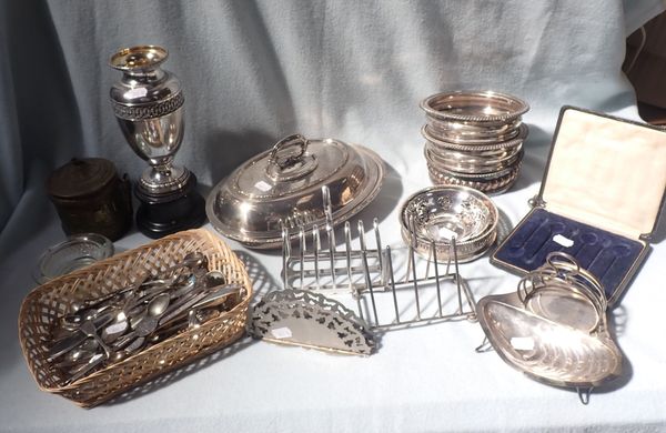 A COLLECTION OF SILVER PLATED CUTLERY