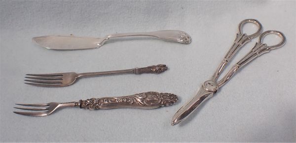 A PAIR OF SILVER GRAPE SCISSORS