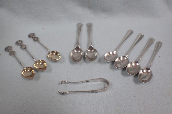 A SET OF SILVER TEA SPOONS