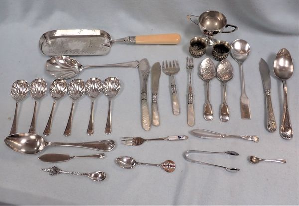 A COLLECTION OF SILVER PLATED FLATWARE